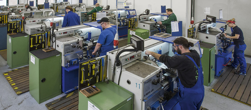 Die Maßnahme bietet eine individuelle und zielgerichtete Vorbereitung auf die IHK-Prüfung im Beruf Fachkraft Metalltechnik Zertifiziert nach AZAV.